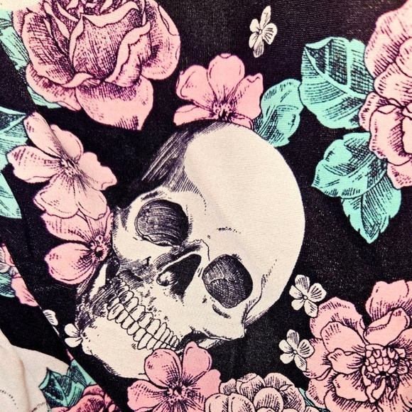 TORRID Plus Size Ruched Floral All Over Skull Rose Design Swim Skirt With Breif - Picture 4 of 13